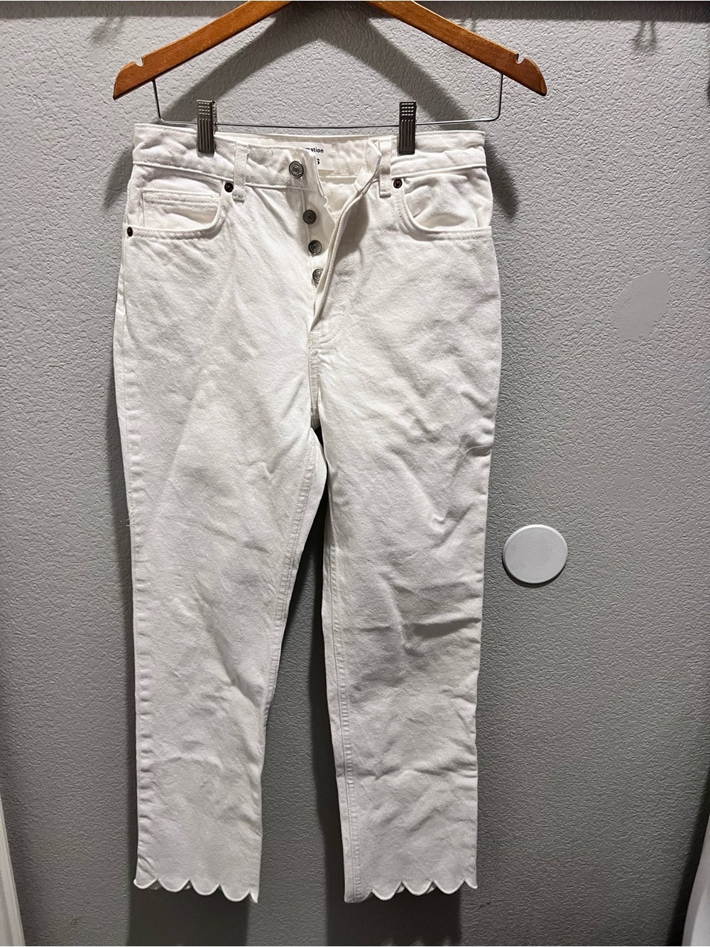 American Eagle Outfitters White Cropped Scallop-Hem Button-Fly Jeans